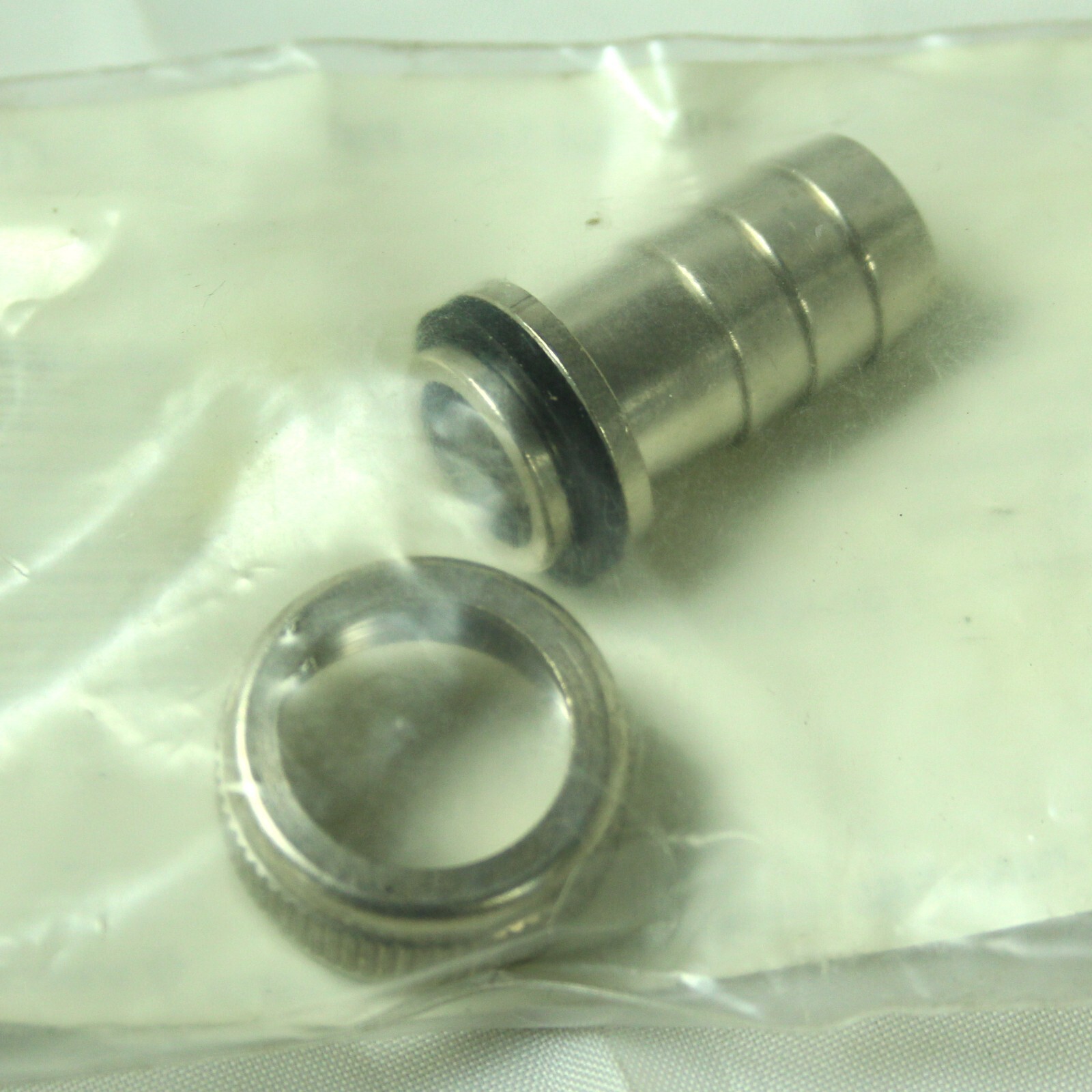 Worcester Bosch hose connector & nut 8716118473