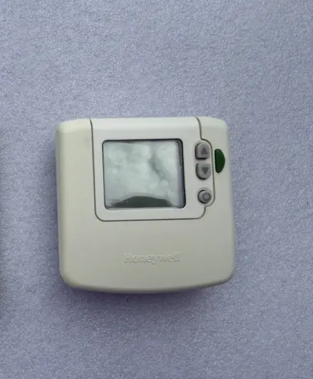Honeywell DT90E1012 Digital Room Thermostat