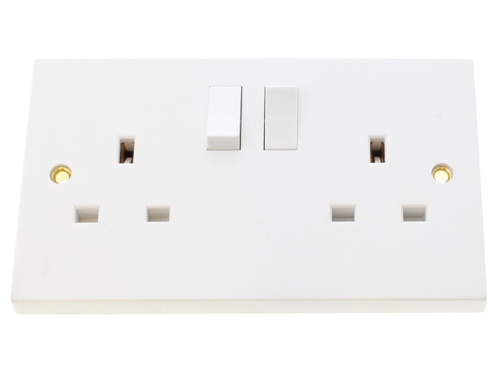 Click Polar 13A 2 gang DP switched clean earth socket PRW037