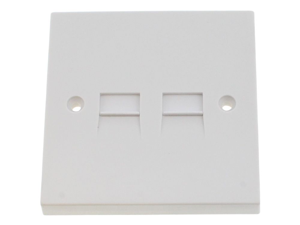 Click Polar 2A unswitched round pin socket PRW039